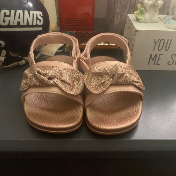 Toddler girls size 9c only worn a few times - Picture 2 of 2